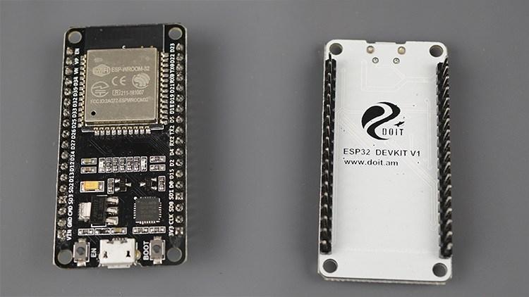 ด้านหน้าและด้านหลังของบอร์ด ESP32 DEVKIT DOIT V1